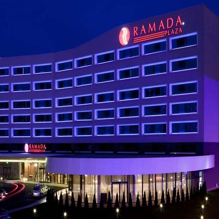 Ramada Plaza Craiova Hotel Exterior photo