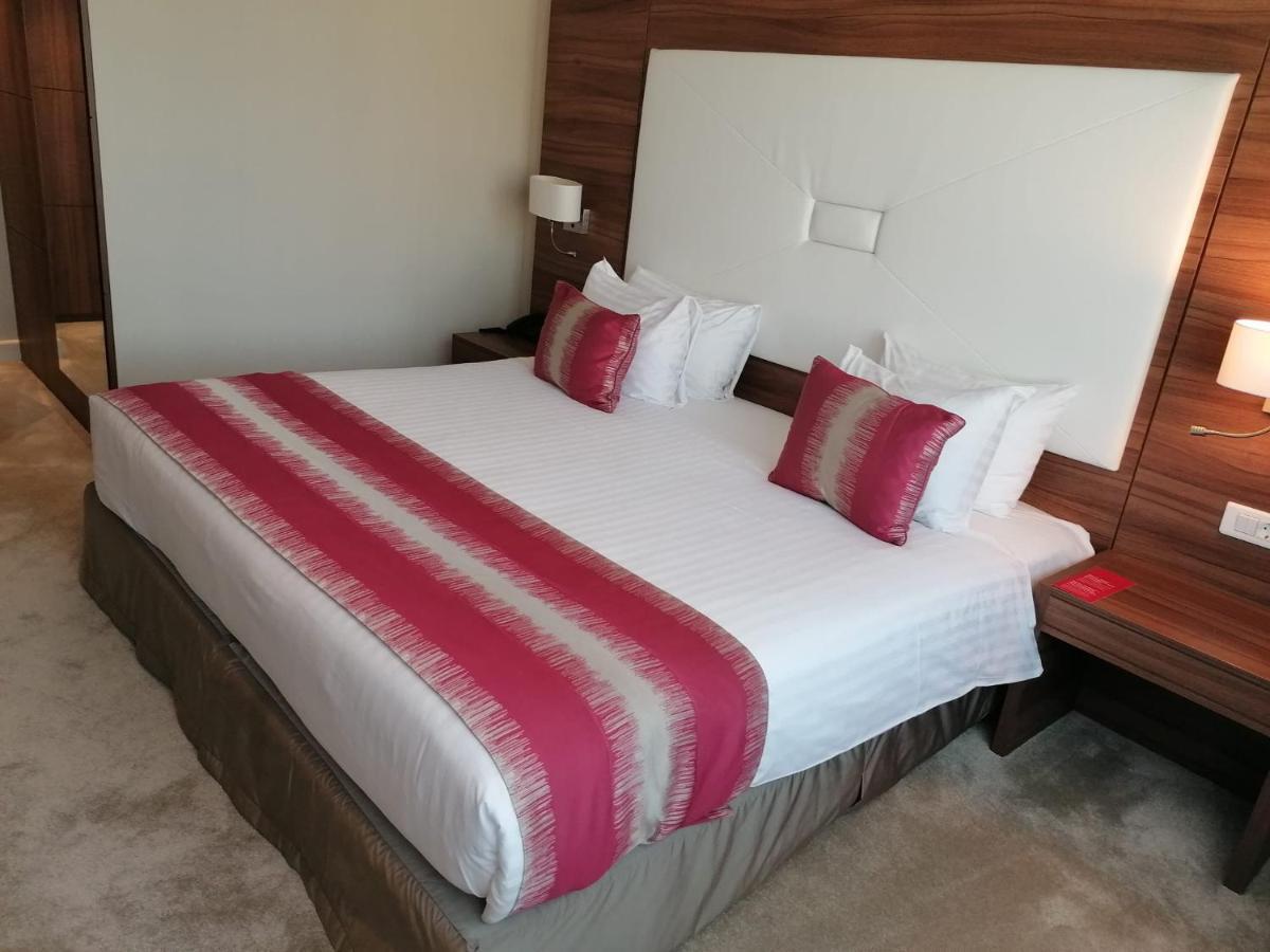 Ramada Plaza Craiova Hotel Exterior photo