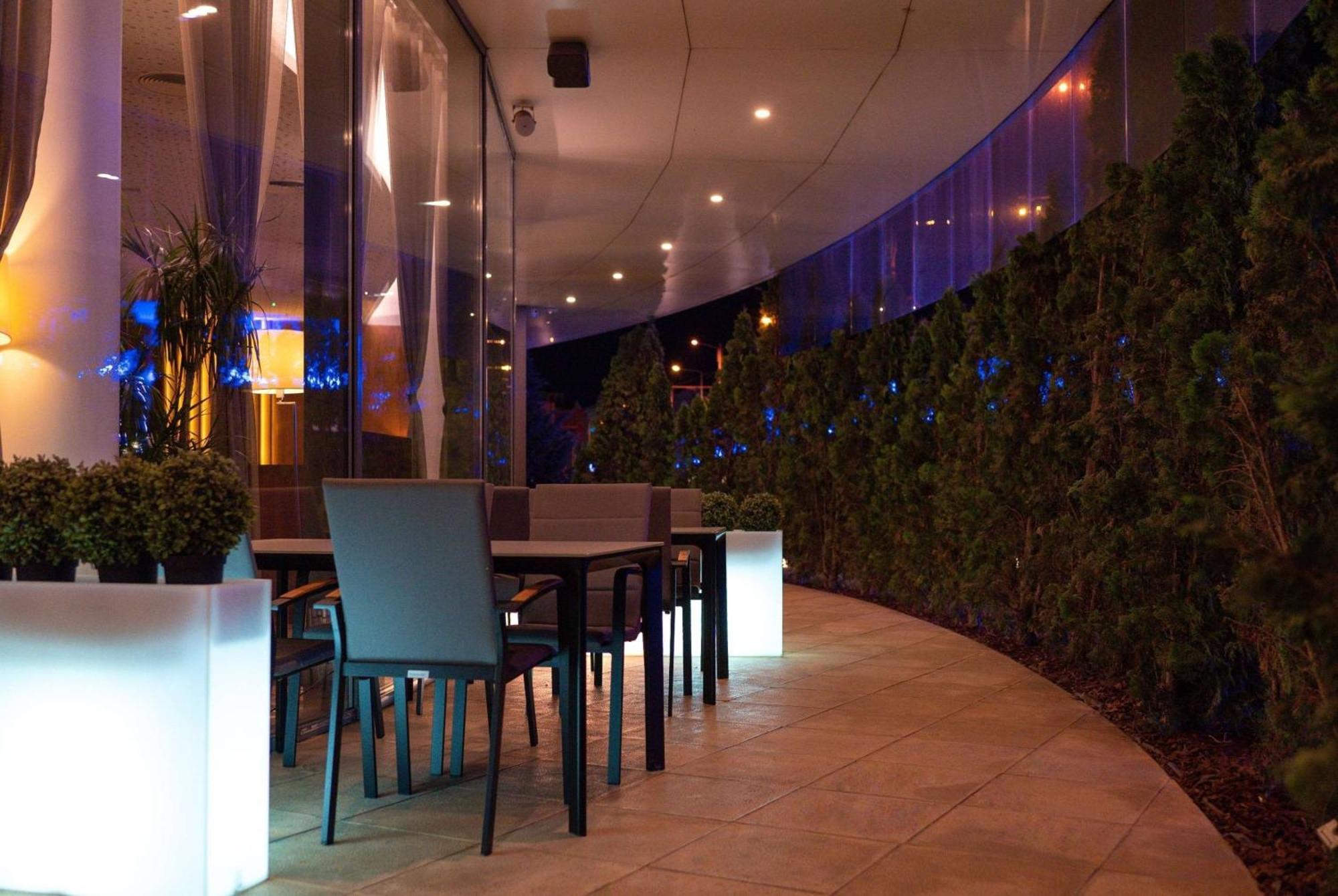 Ramada Plaza Craiova Hotel Exterior photo