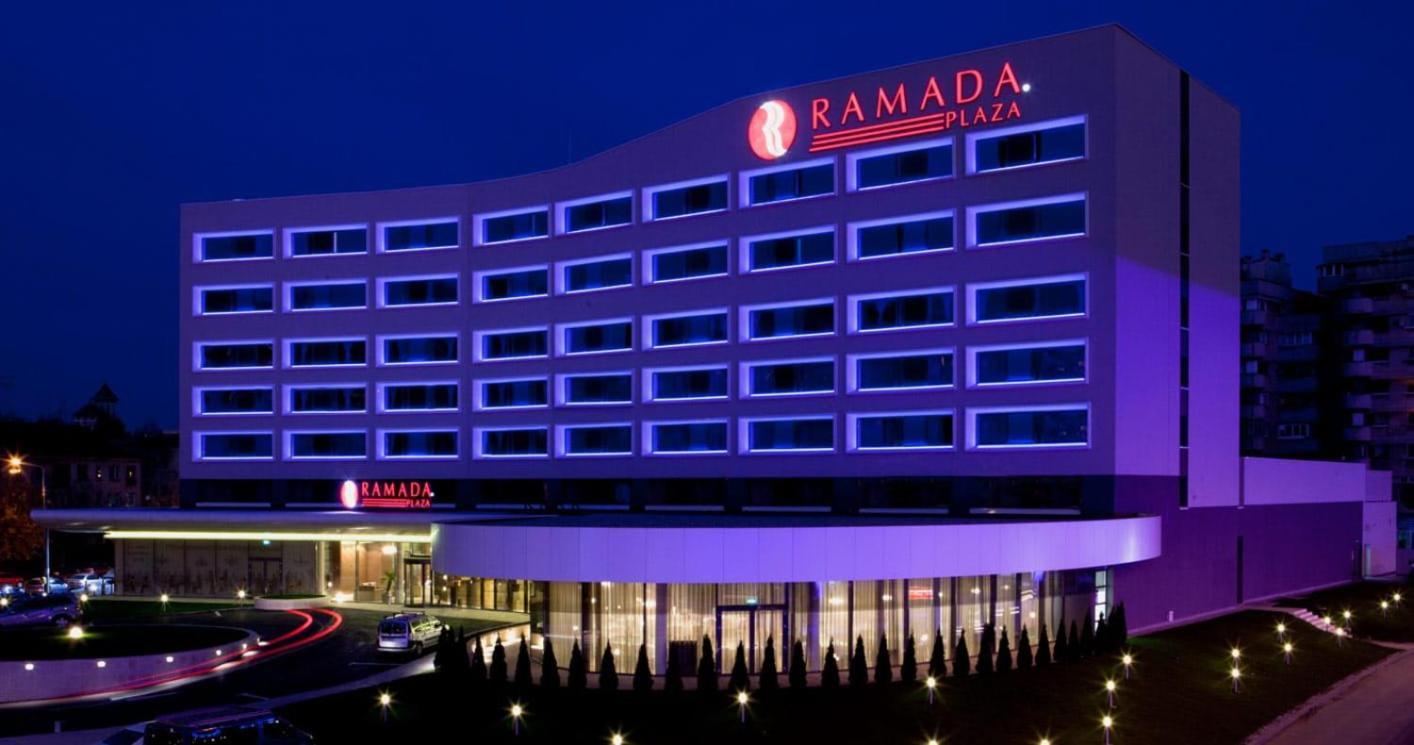 Ramada Plaza Craiova Hotel Exterior photo
